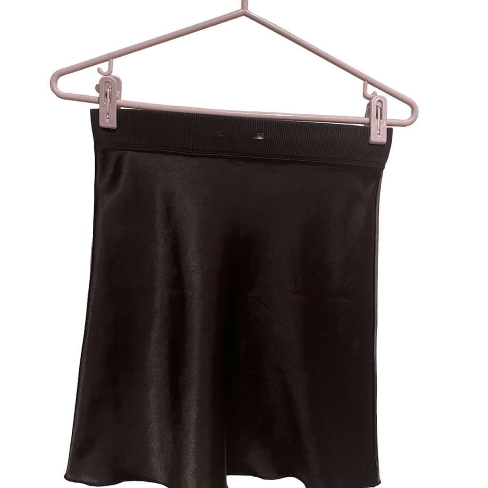 Free whit purchase hi mini black skirt​ like silk